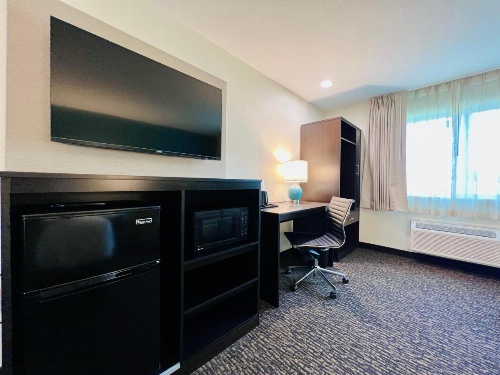 Sleep Inn & Suites image 7